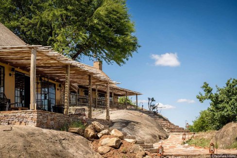 Terrasse d'un tented lodge au coeur du parc national du Serengeti