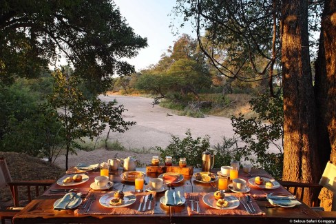 Petit déjeuner de brousse dans le parc national de Ruaha