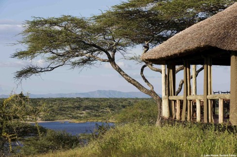 Camp de brousse en saison verte dans la zone de conservation du Ngorongoro