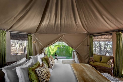 Aménagement luxe d'une tente safari en Tanzanie