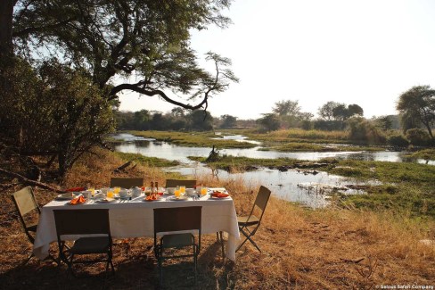 Un petit déjeuner dans le bush lors d'un safari à pied en Tanzanie