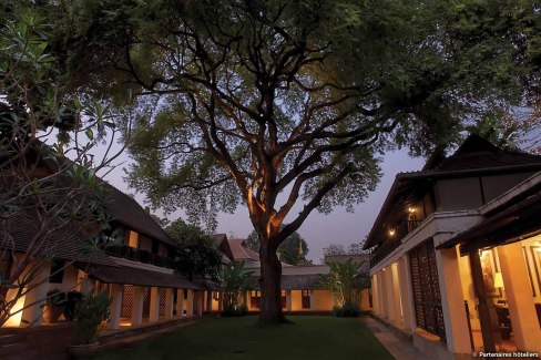 Ambiance cosy même en extérieur dans un hôtel en Thaïlande