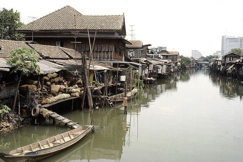 Rives-des-Khlongs-dans-le-quartier-de-Thonburi