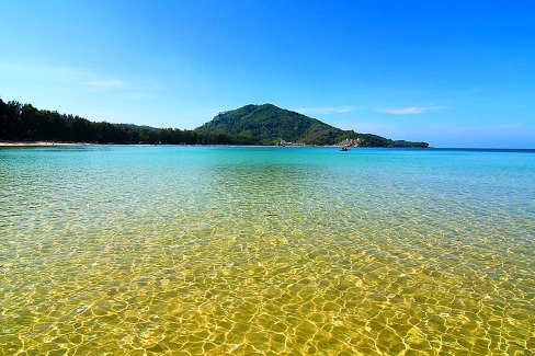 La plage de Nai Yang