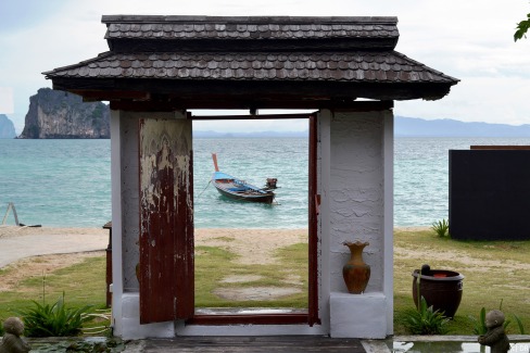 Entrée du Thanya Beach Resort à Koh Ngaï