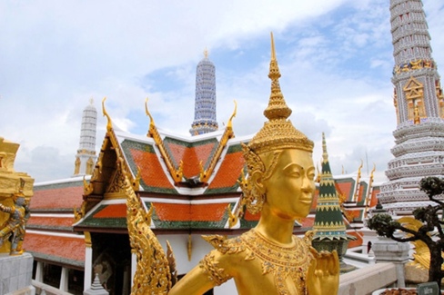 Le temple de Wat Phra Kaeo dans l’enceinte du palais royal de Bangkok