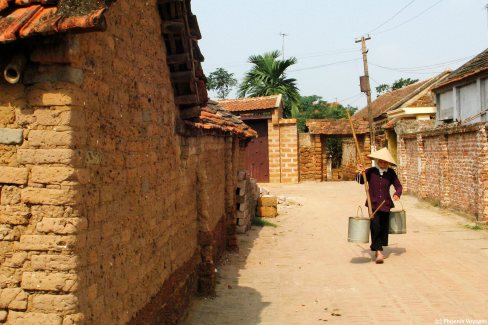 Scène de vie dans le petit village de Duong Lam