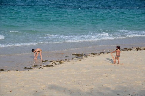 Jeux en bord de mer à Zanzibar