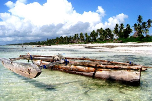 Dhow traditionnel à la plage de Matemwe