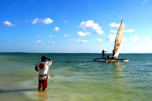 Un dhow sur une plage de Zanzibar