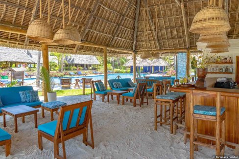 Bar les pieds dans le sable à Bwejuu, Zanzibar