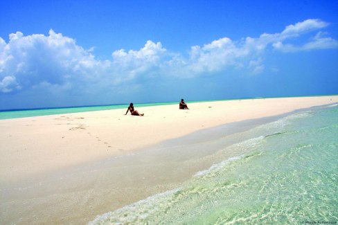 Se prélasser sur un banc de sable au large de Zanzibar