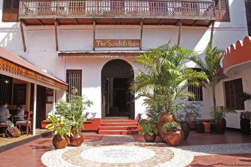 Patio d'un hôtel au coeur de la vieille ville de Stone Town