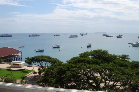 Vue sur la mer et les bateau depuis Stone Town