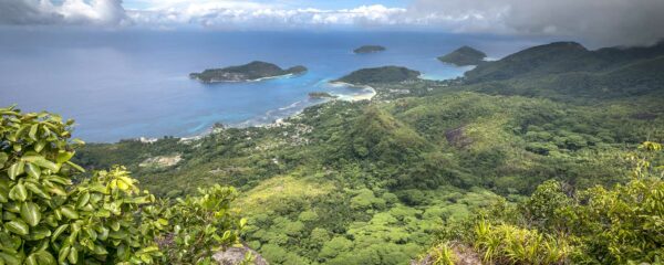 Randonnées à Mahé pendant un voyage sur mesure aux Seychelles avec Monde Authentique