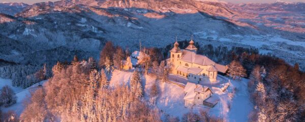 Voyage en hiver en Slovénie, entre traditions et sports de glisse avec Monde Authentique